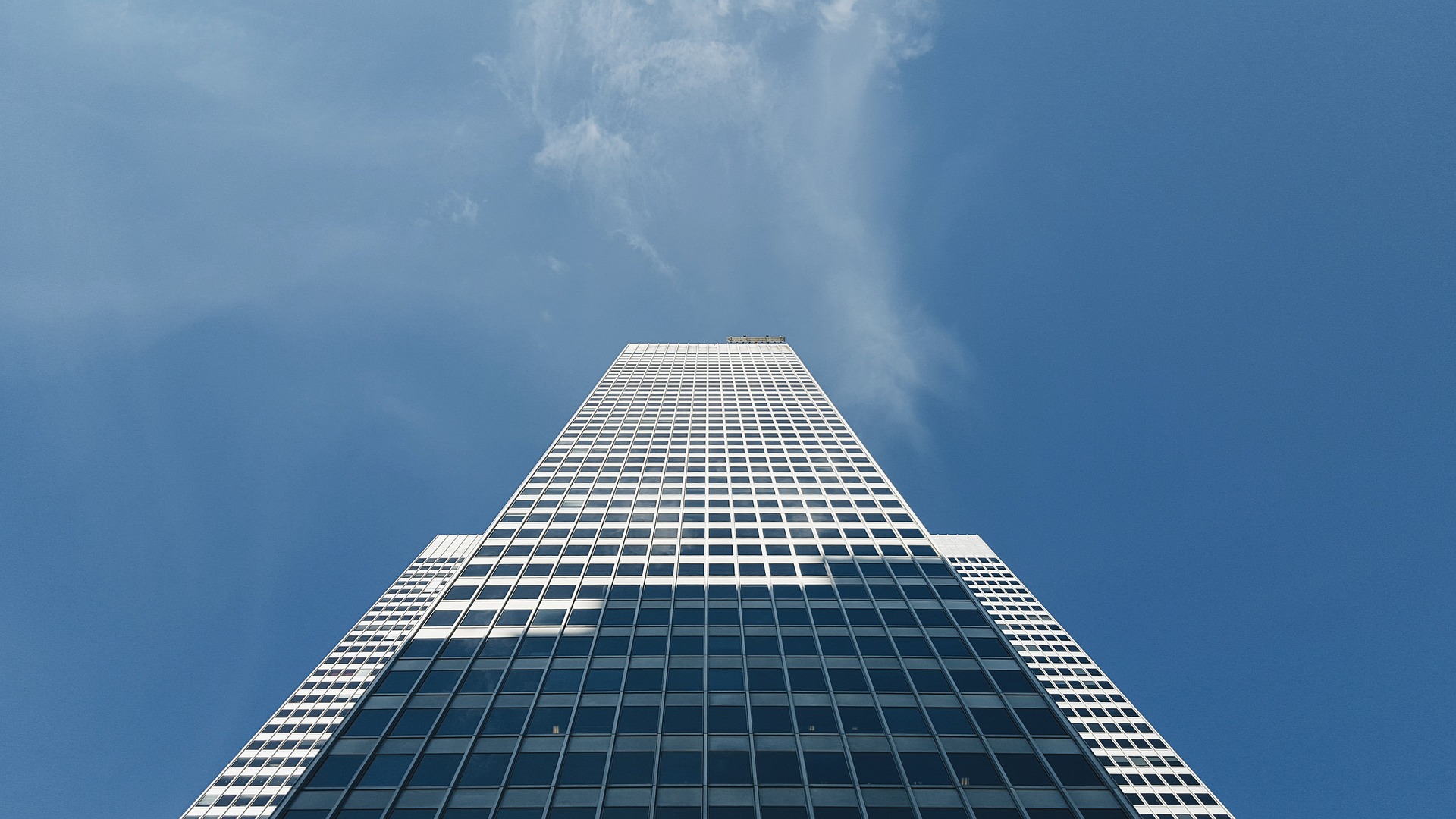 Describe A Tall Building In Your City You Like Or Dislike IELTS Cue Card