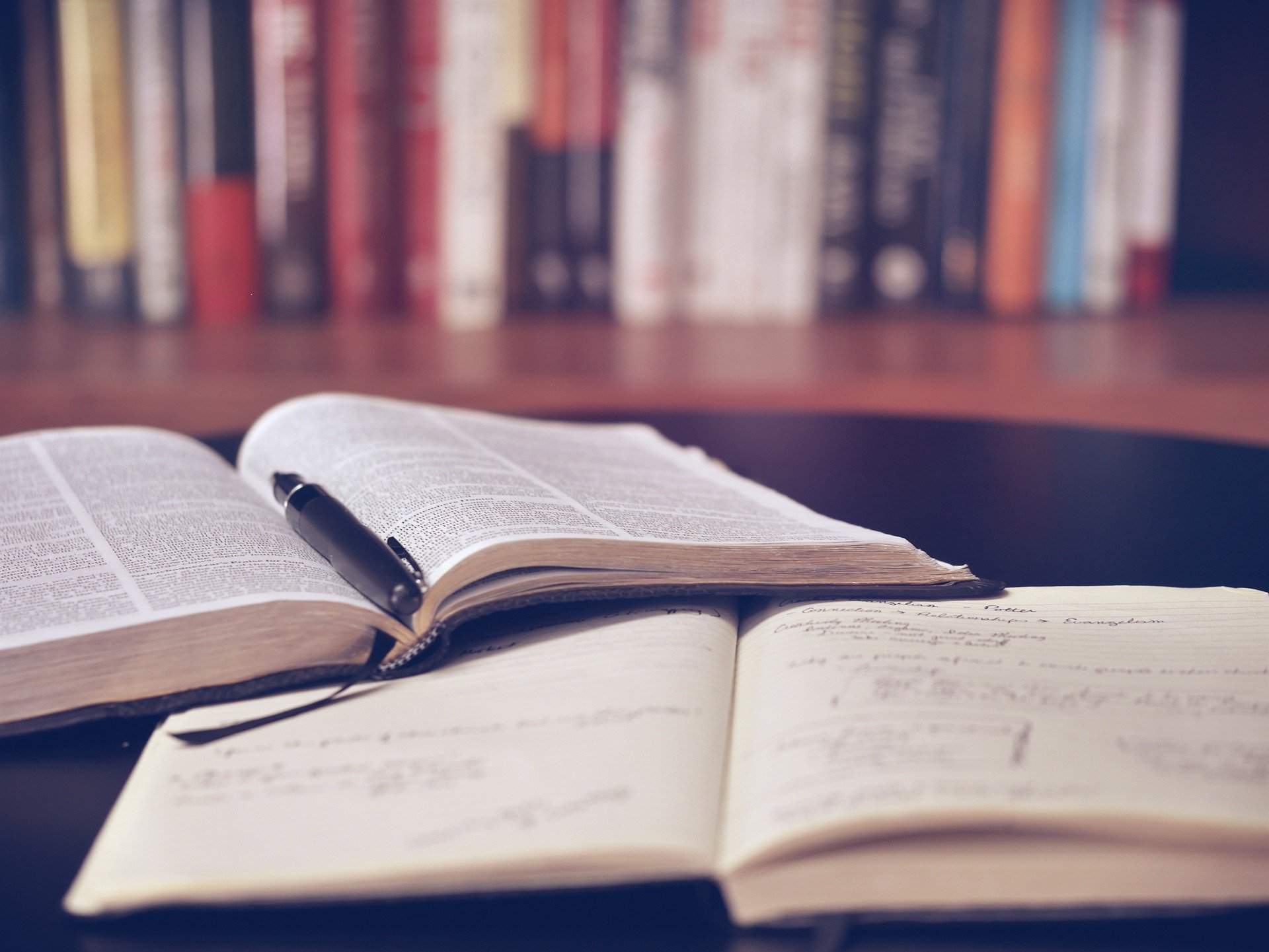 Describe An Exciting Book You Enjoy Reading IELTS Cue Card
